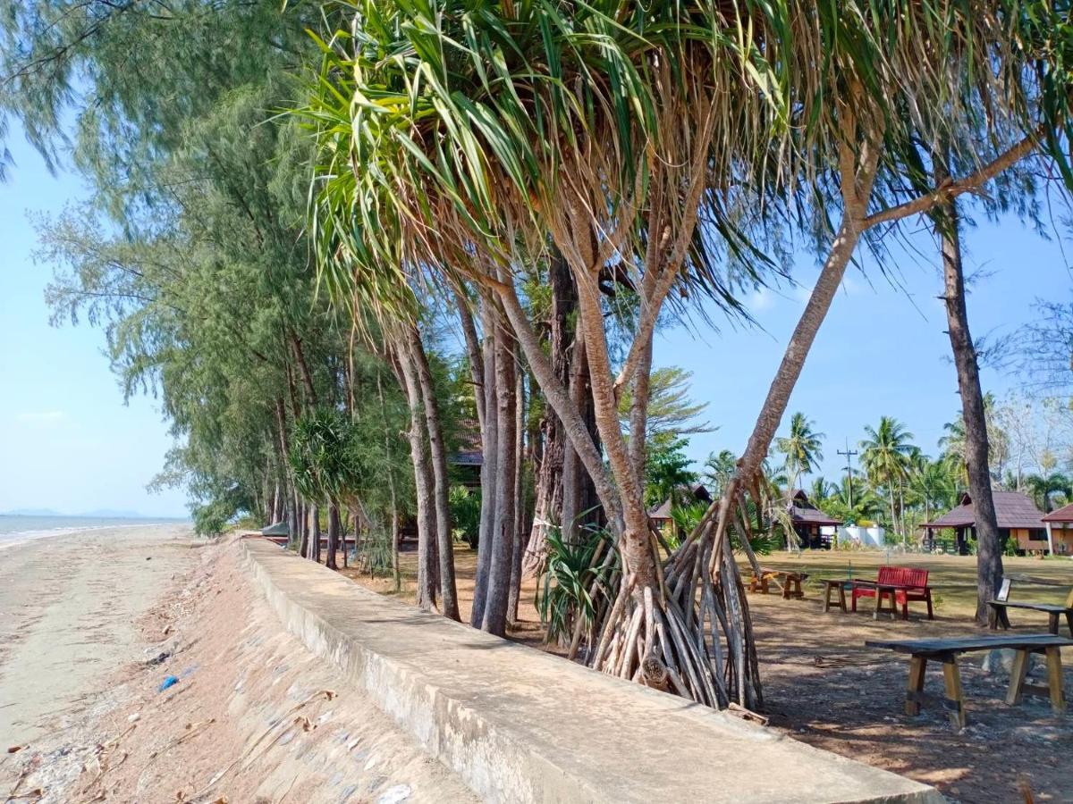 The Chevalley Beach Resort Szatun Kültér fotó