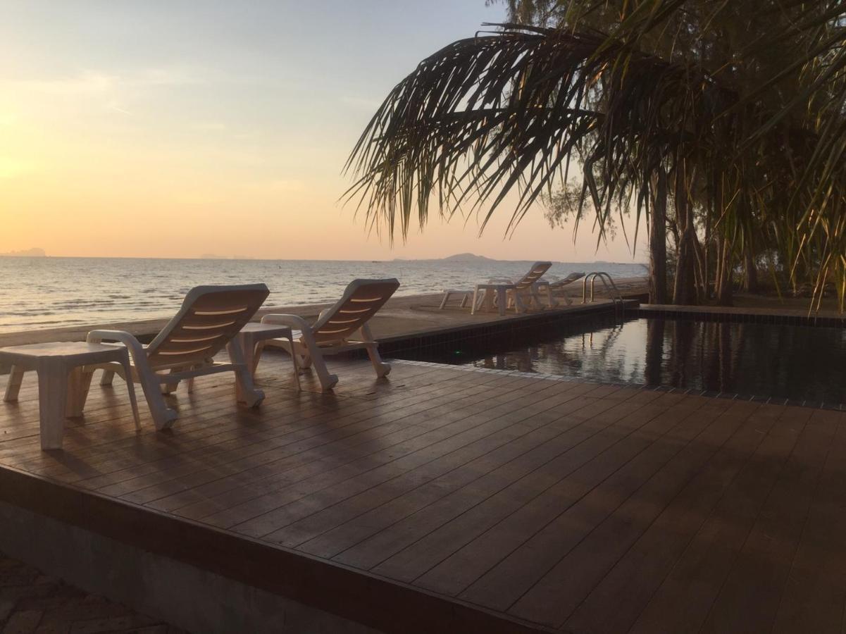 The Chevalley Beach Resort Szatun Kültér fotó