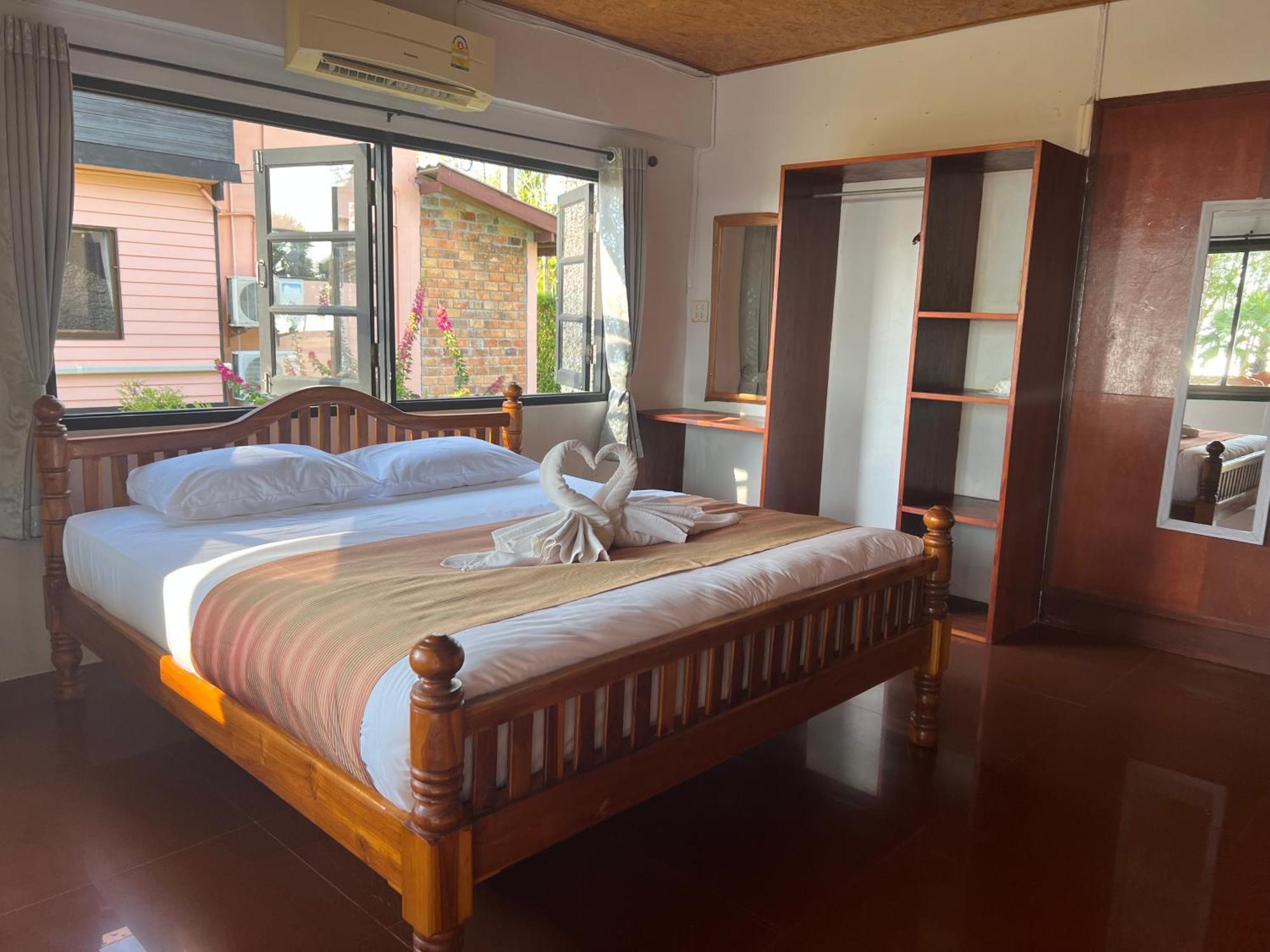 The Chevalley Beach Resort Szatun Kültér fotó