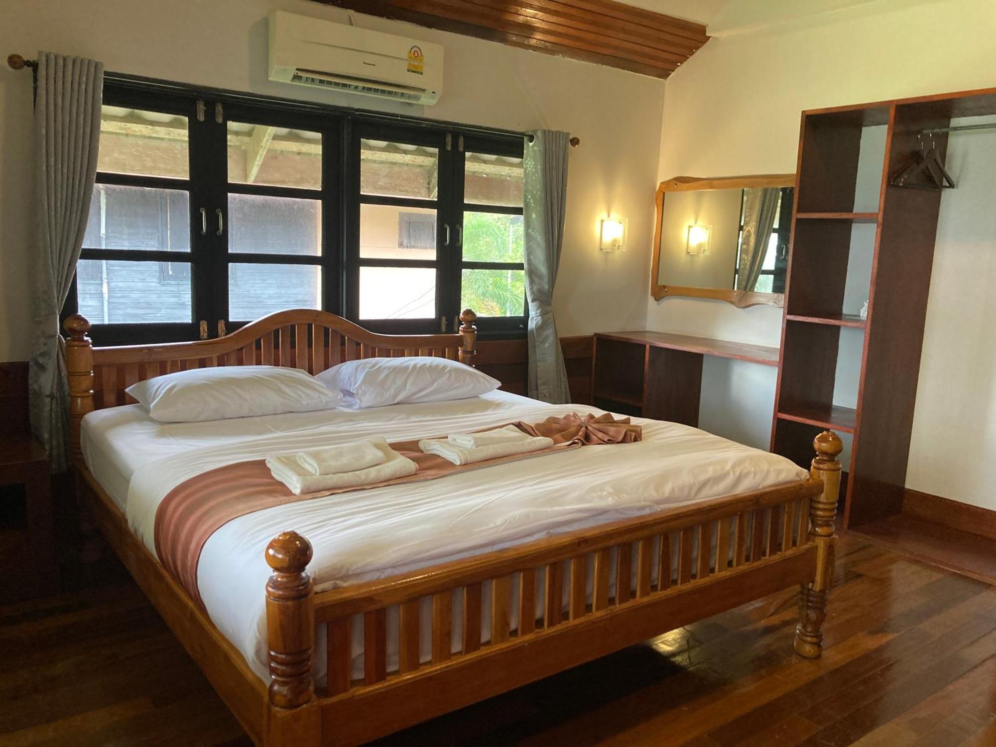 The Chevalley Beach Resort Szatun Kültér fotó