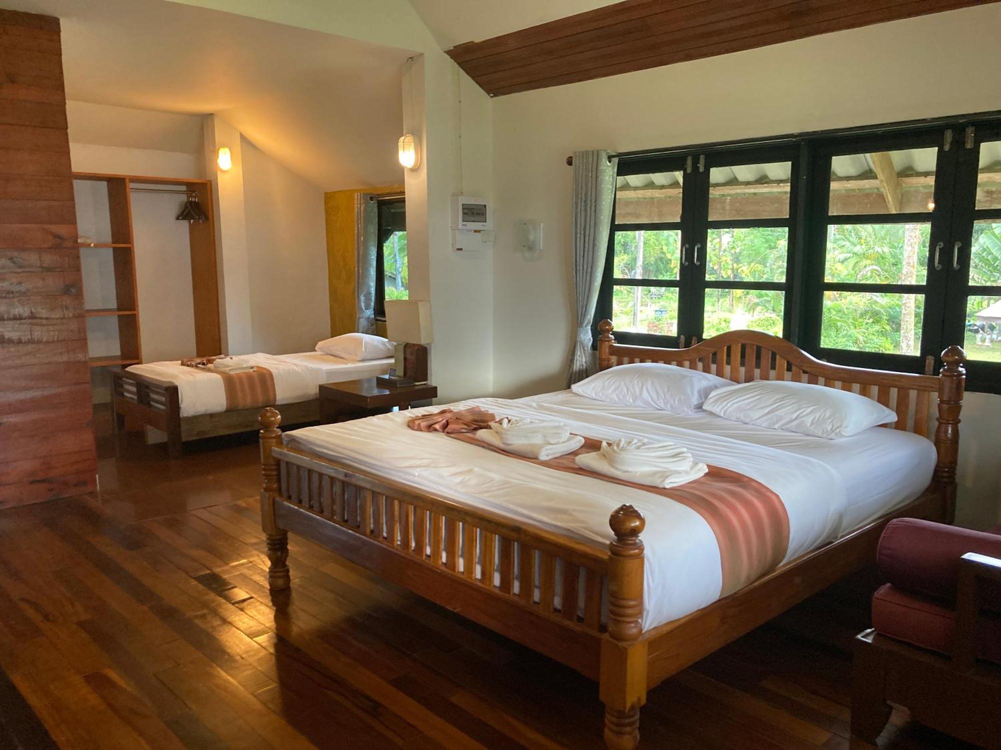 The Chevalley Beach Resort Szatun Kültér fotó