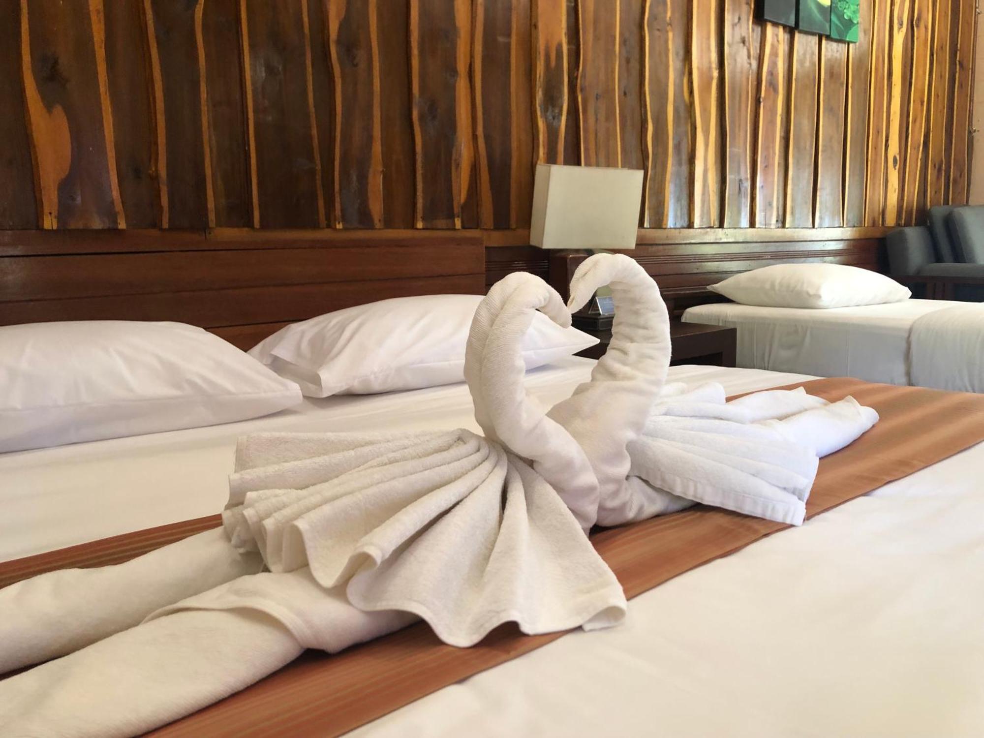 The Chevalley Beach Resort Szatun Kültér fotó