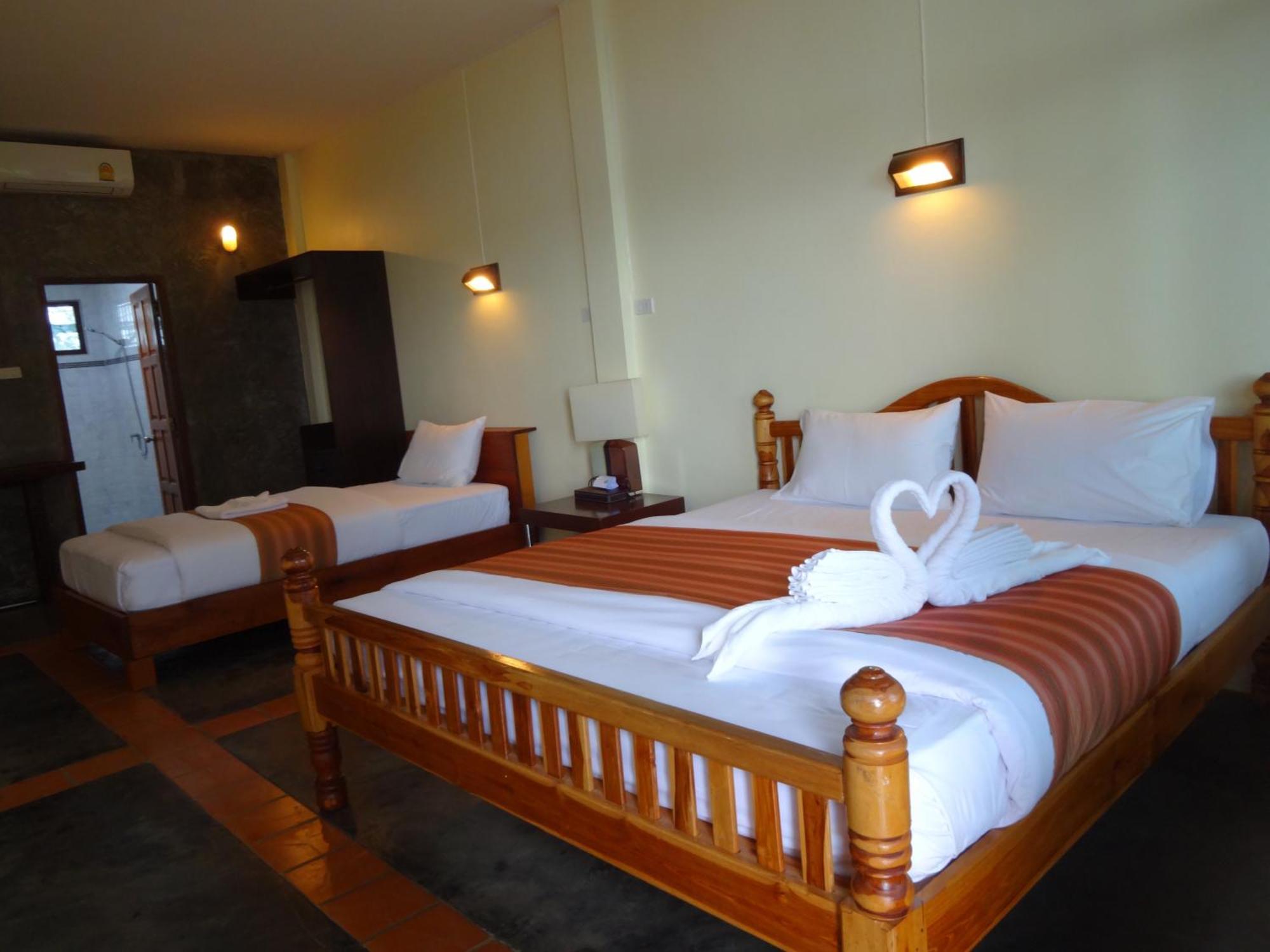 The Chevalley Beach Resort Szatun Kültér fotó