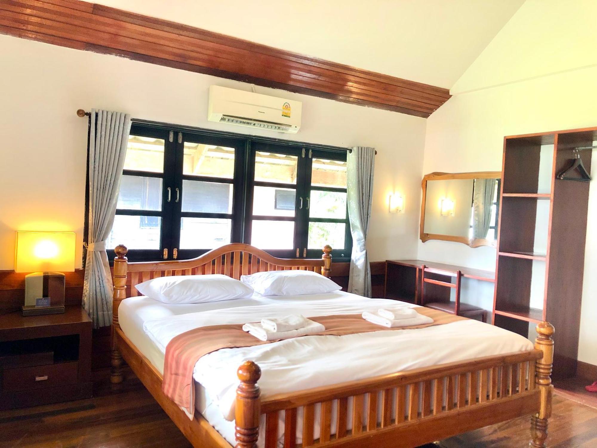 The Chevalley Beach Resort Szatun Kültér fotó