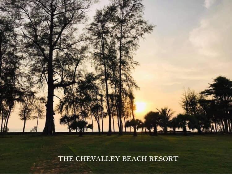 The Chevalley Beach Resort Szatun Kültér fotó
