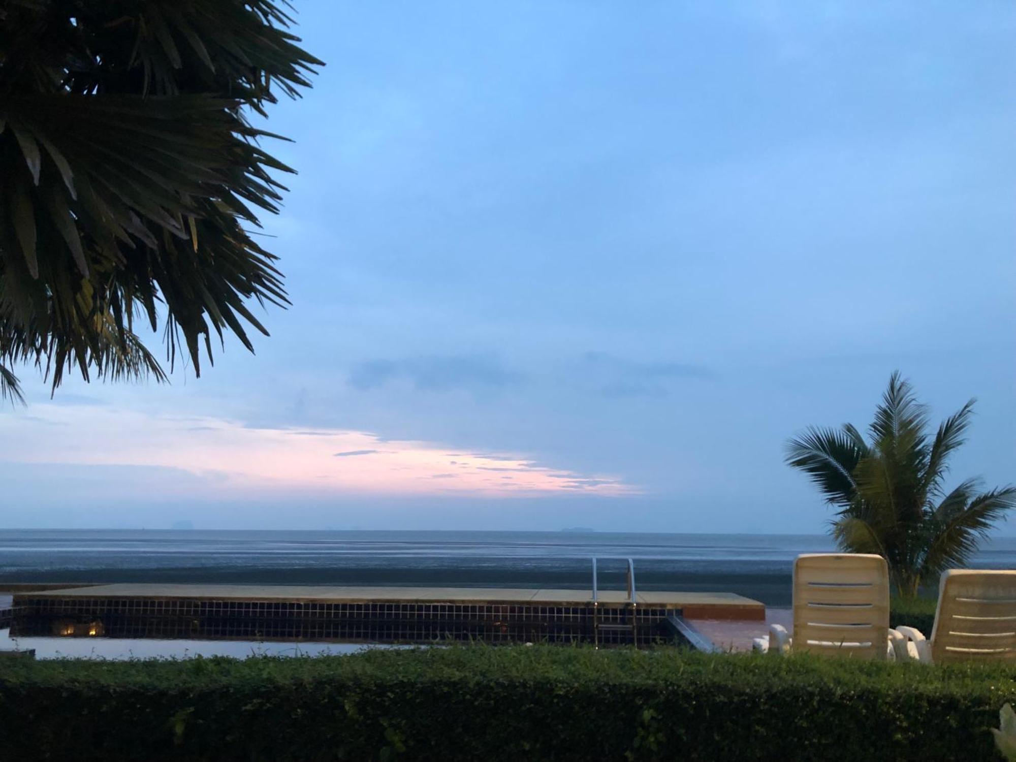 The Chevalley Beach Resort Szatun Kültér fotó