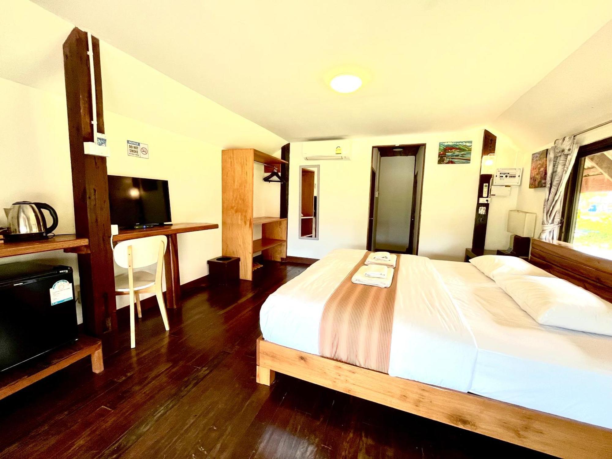 The Chevalley Beach Resort Szatun Kültér fotó